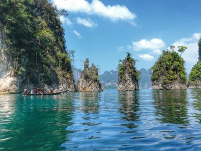 פארק לאומי קאו סוק – חוויה קסומה בתאילנד כולל סיור עם לינה באגם צ'או לאן