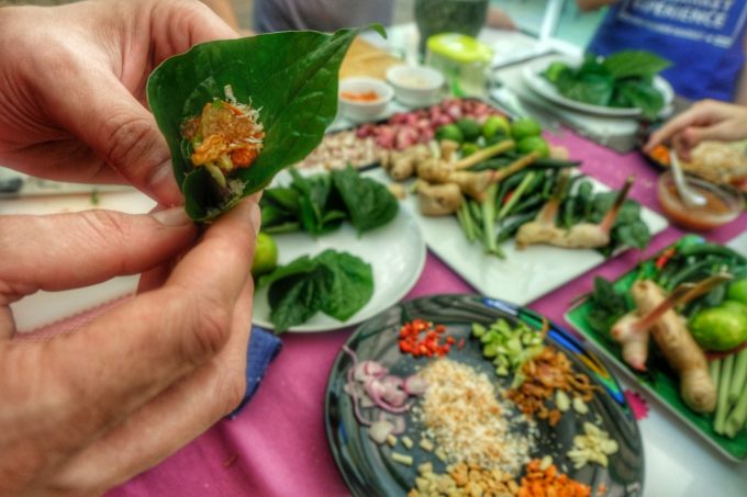 שיעור בישול בבנגקוק – חוויה קולינרית בתוך שוק פרחים